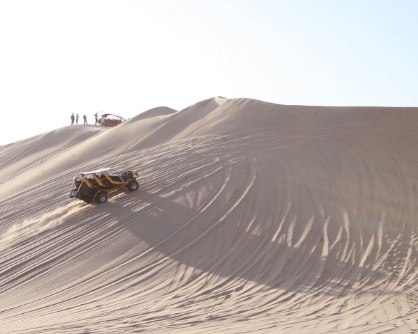 sandboarden-bij-huacachina-peru