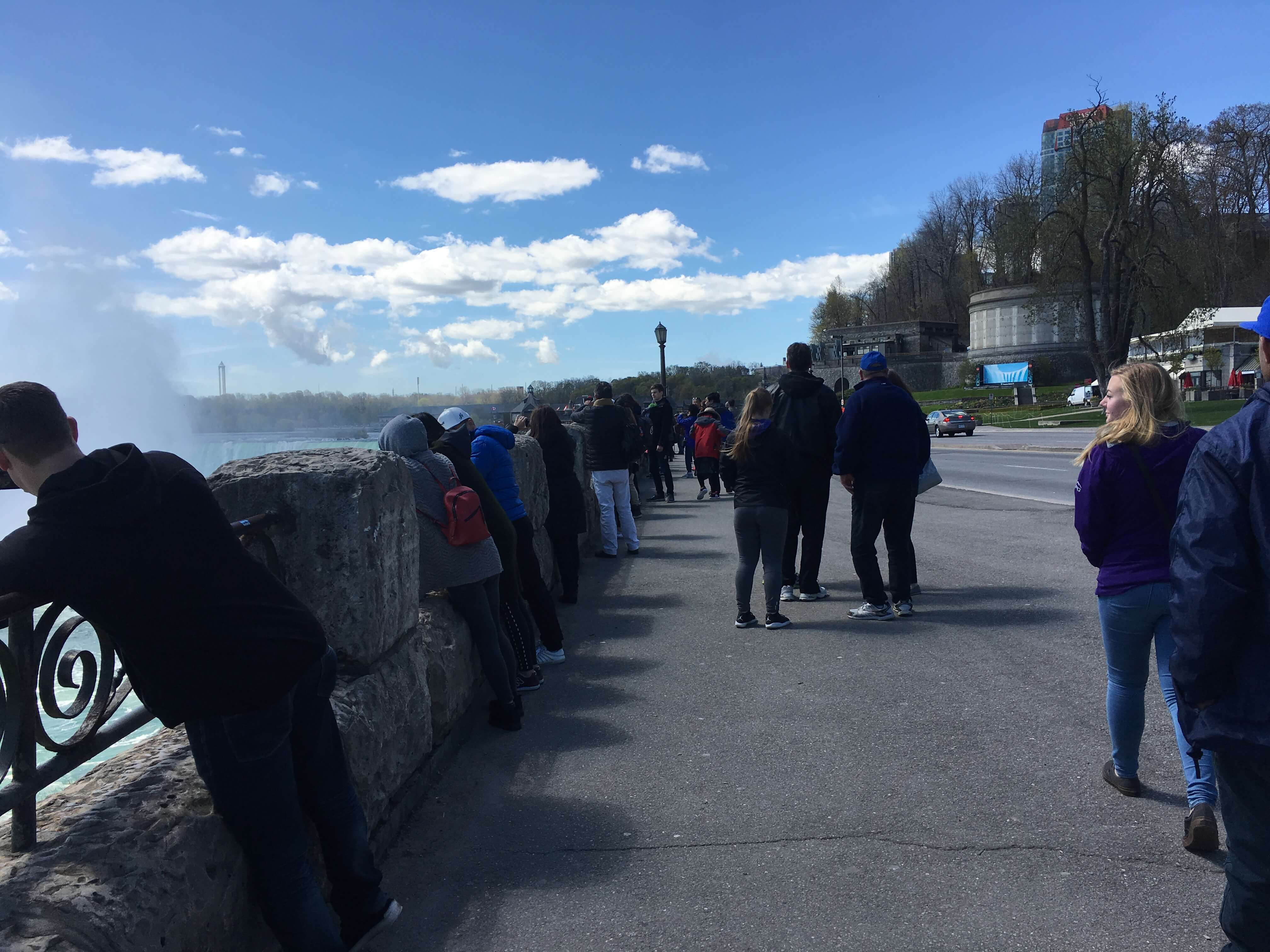 Toeristen bij de Niagara Falls
